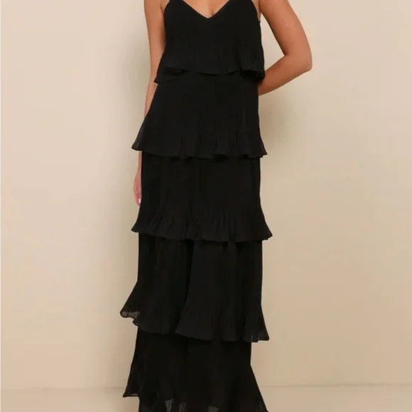 Elegant Nature Black Pleated Sleeveless Tiered Maxi Dress - Picture 3 of 6